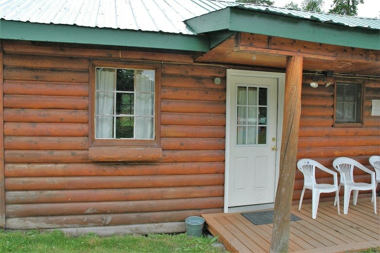 Cabana Gwin's Lodge & Roadhouse Est. 1952