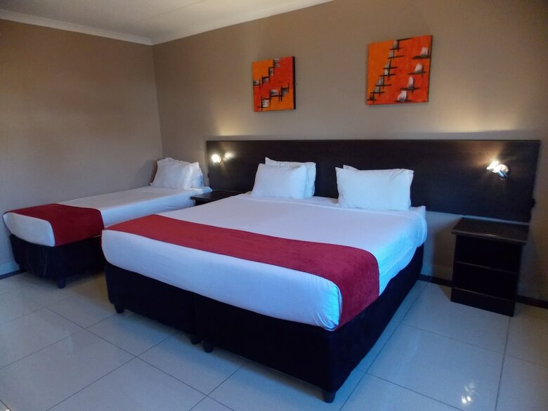 Sierra Square Hotel