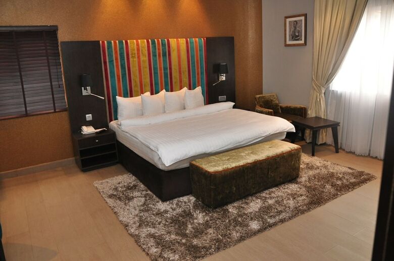 Tudor House Hotel