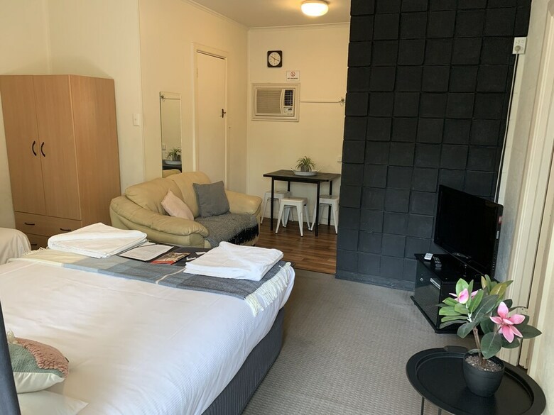 Hello Adelaide Motel And Apartments