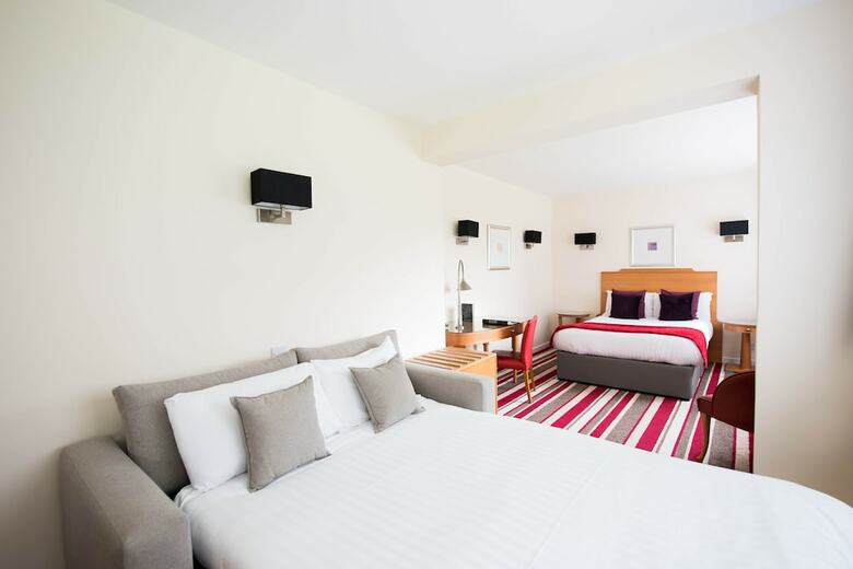 The Southcrest Manor Hotel