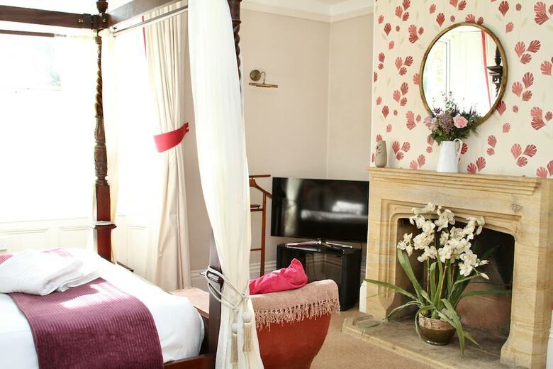 Haselbury Mill Hotel And Restaurant