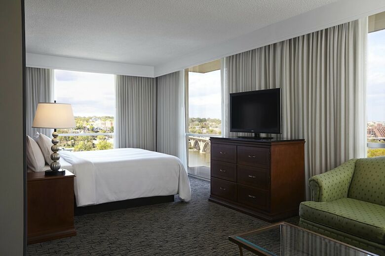 Hotel Key Bridge Marriott