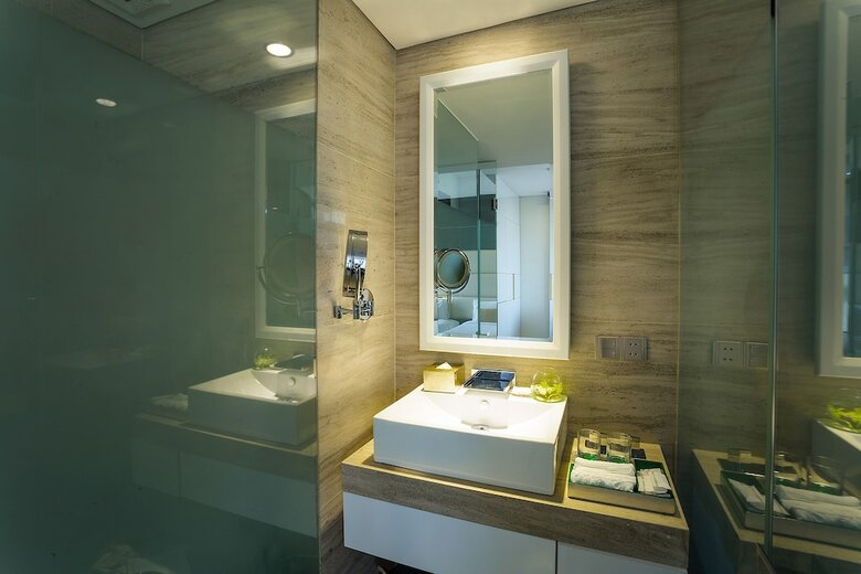 Holiday Beach Danang Hotel & Resort