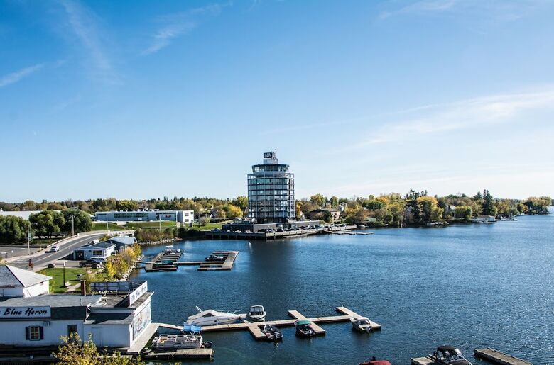 Hotel Clarion Inn Lakeside & Conference Centre