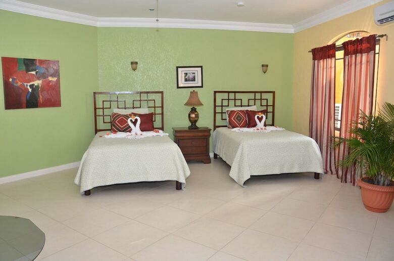 Milbrooks Villa And Retreat