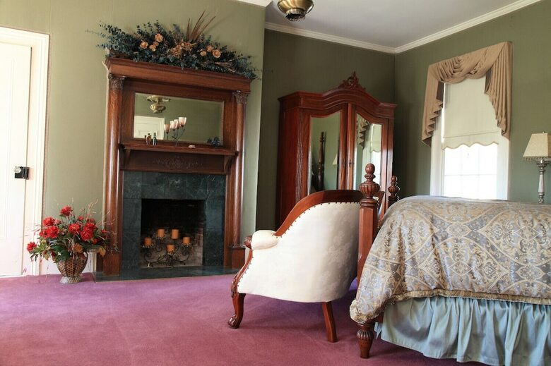 Bed & Breakfast Bybee's Historic Inn
