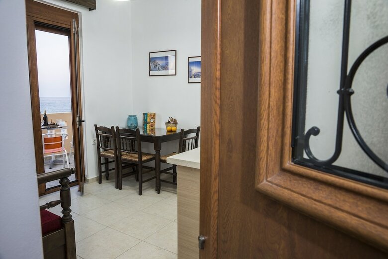 Porto Kalyves Seaside Apartments