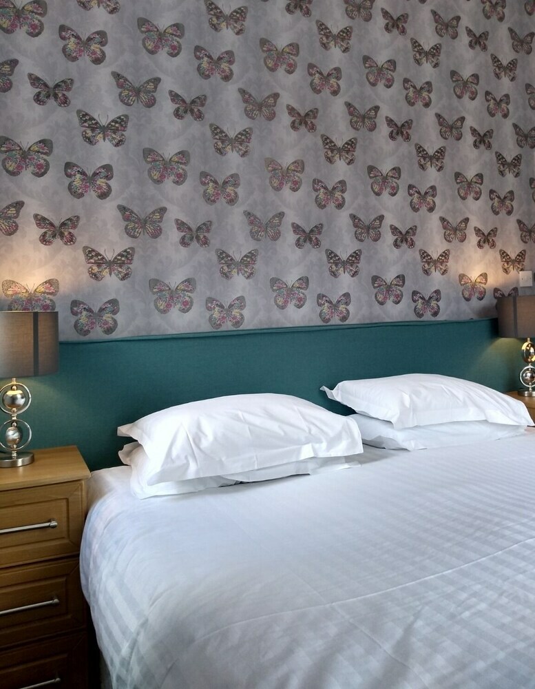 Hotel Bluebird Lodge And Waterhead Apartment