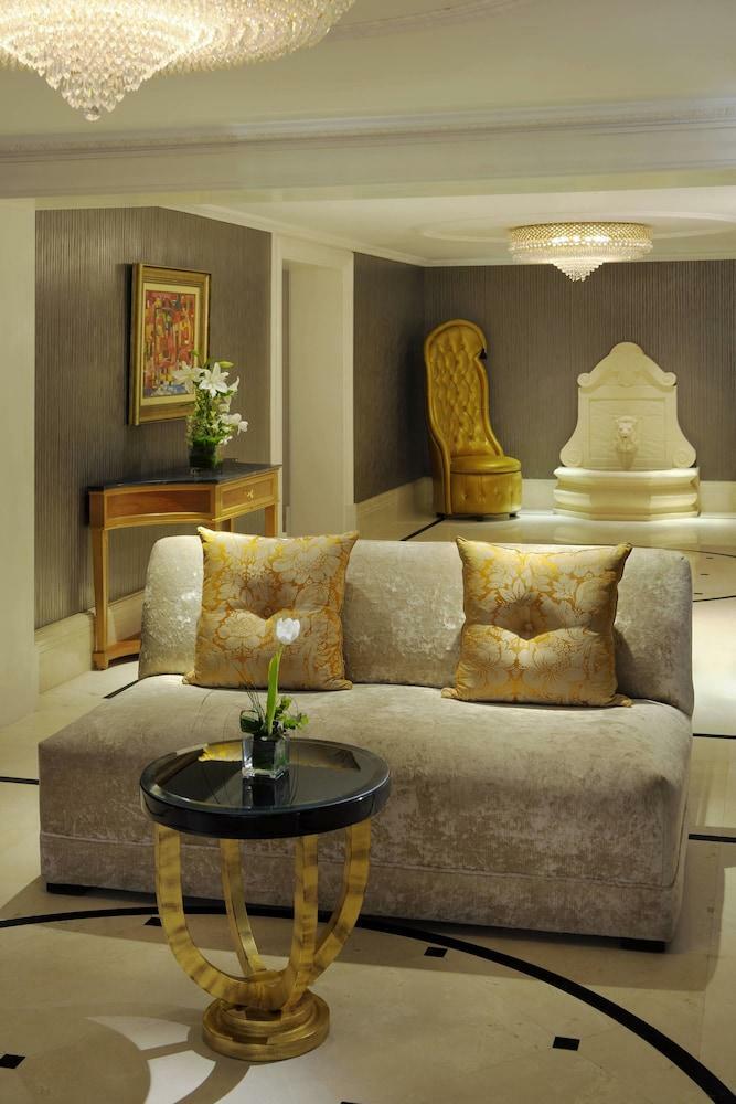 Cairo Marriott Hotel & Omar Khayyam Casino