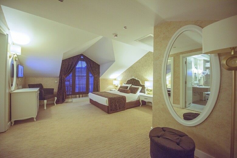 Han Deluxe Hotel
