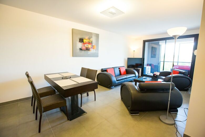 Le Pier Toulouse Hotel
