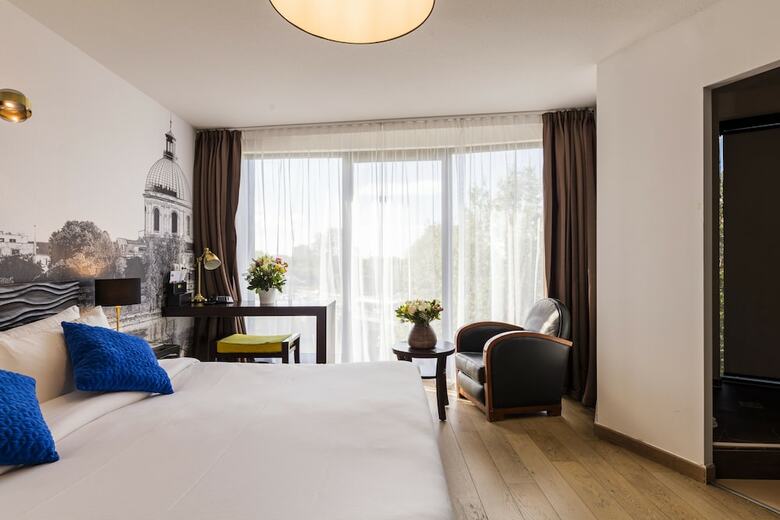 Le Pier Toulouse Hotel