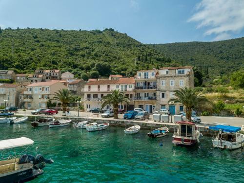 Divna Apartments And Rooms