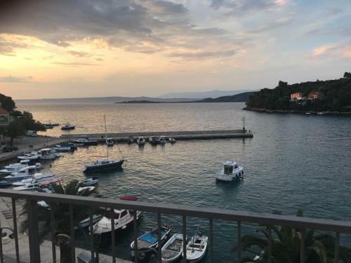 Divna Apartments And Rooms