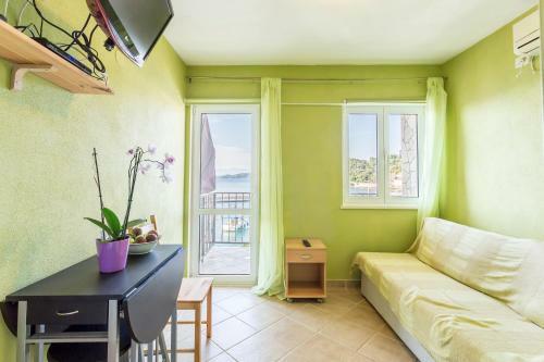 Divna Apartments And Rooms