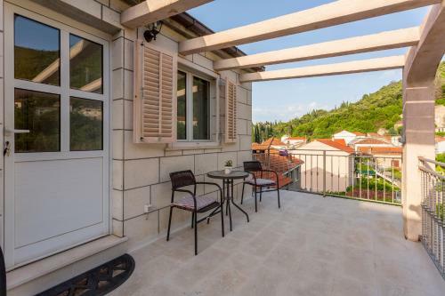 Divna Apartments And Rooms