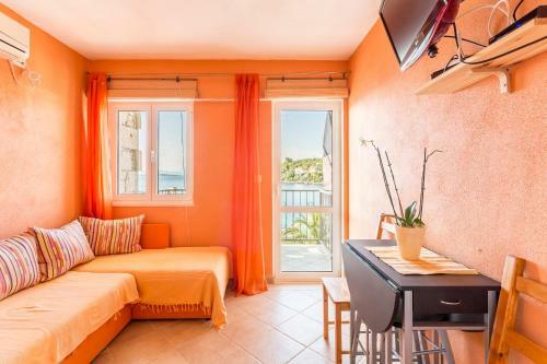 Divna Apartments And Rooms
