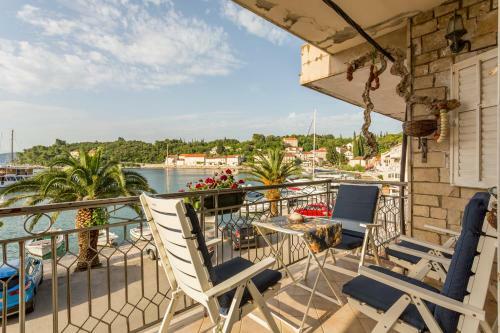 Divna Apartments And Rooms