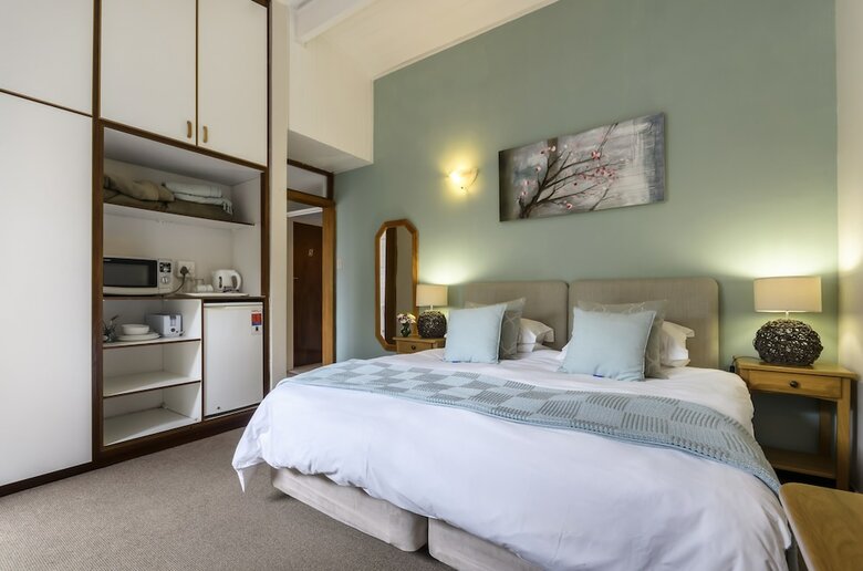 Bed & Breakfast Admiral's Lodge Guest House B & B