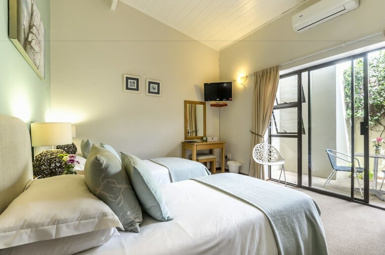 Bed & Breakfast Admiral's Lodge Guest House B & B