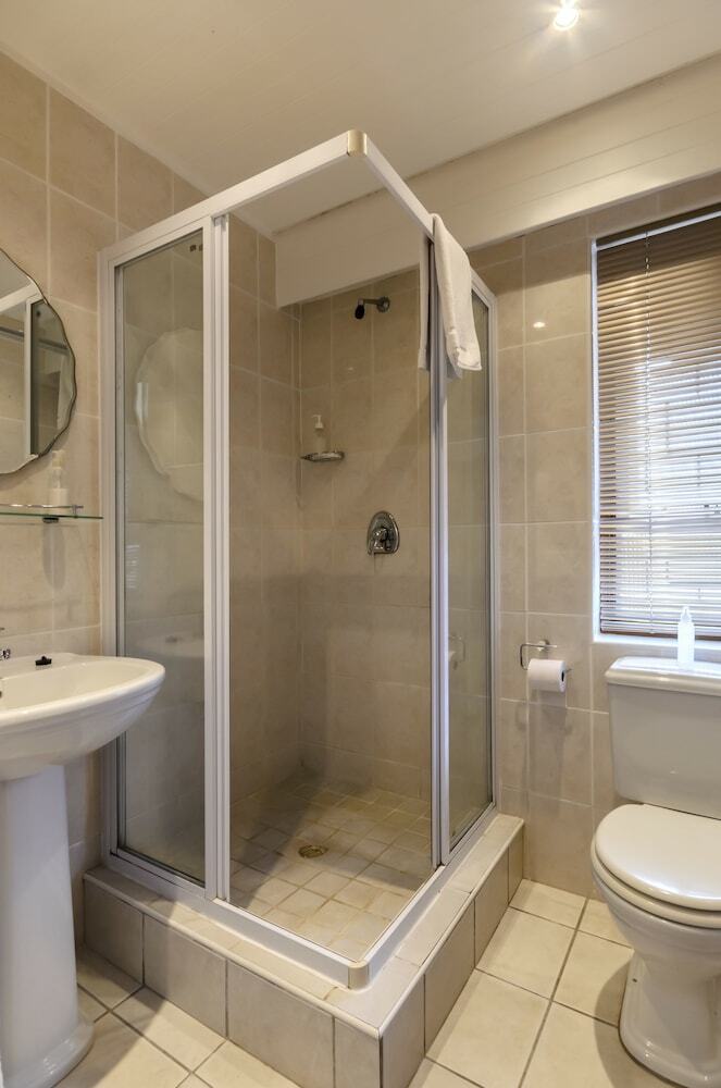 Bed & Breakfast Admiral's Lodge Guest House B & B