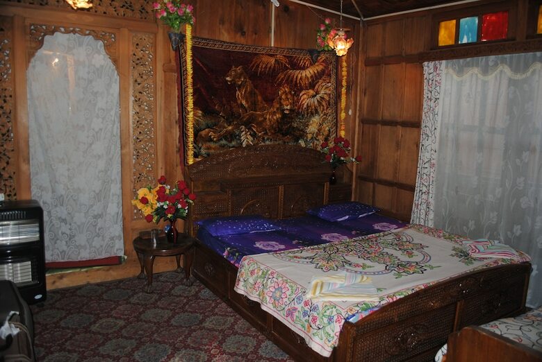 Hotel Houseboat Zaindari Palace