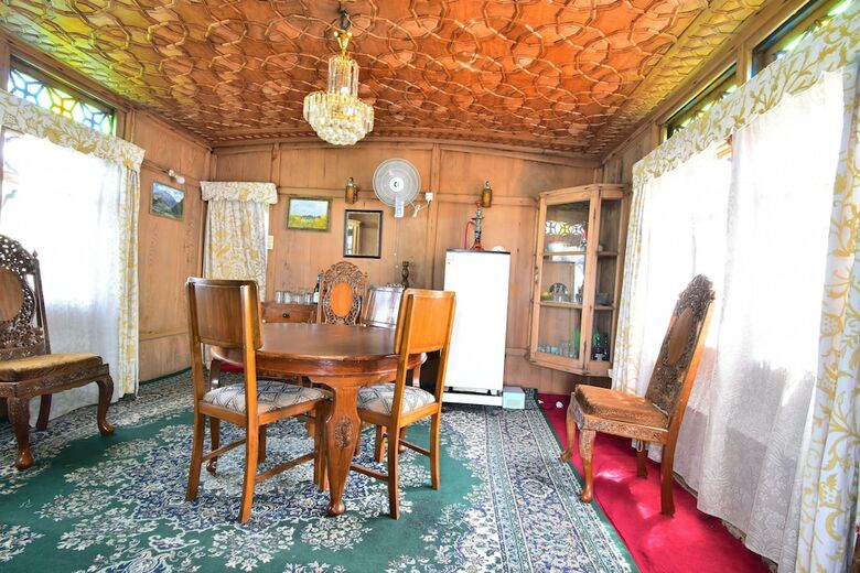 Hotel Houseboat Zaindari Palace