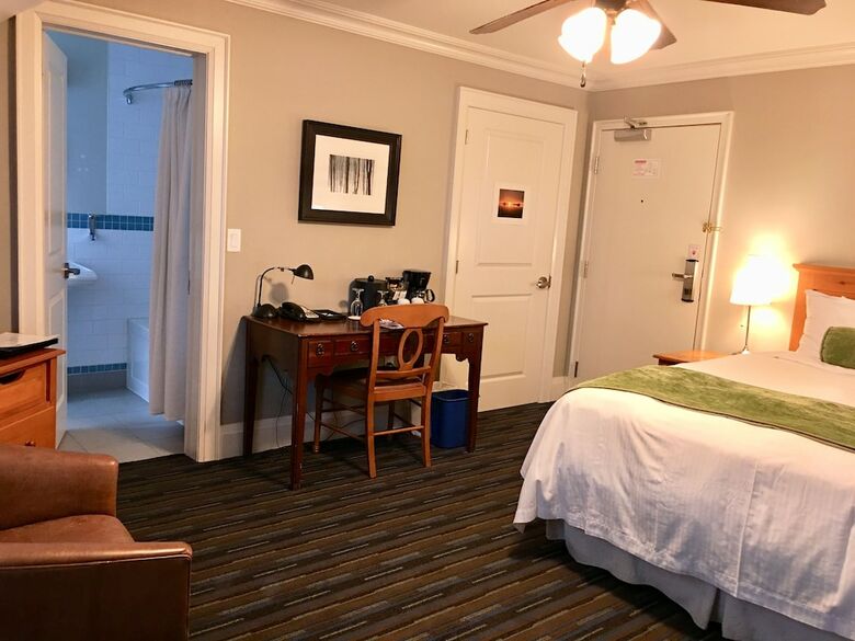 Hotel Sherwood Inn