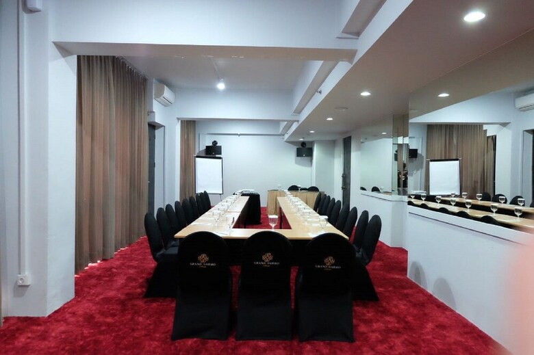Hotel Grand Darmo Suite By Amithya