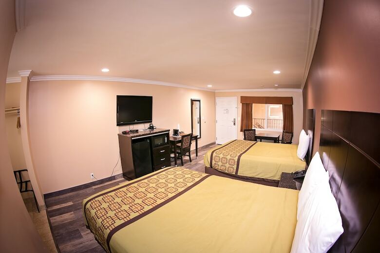 Motel Rodeway Inn & Suites
