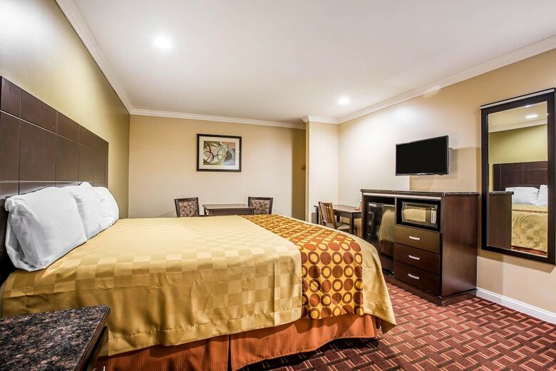 Motel Rodeway Inn & Suites