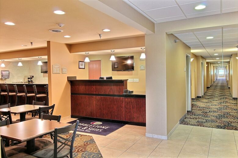 Cobblestone Hotel & Suites - Crookston