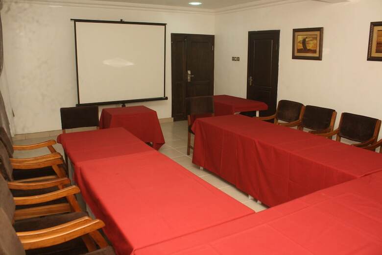 Hotel Reliance Royal Suites