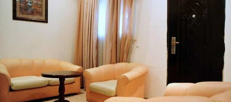 Hotel Reliance Royal Suites