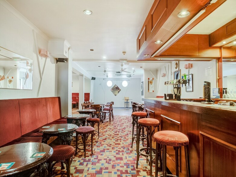 Oyo Godolphin Arms Hotel