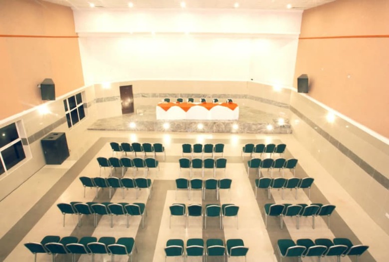 D Palms Airport Hotel