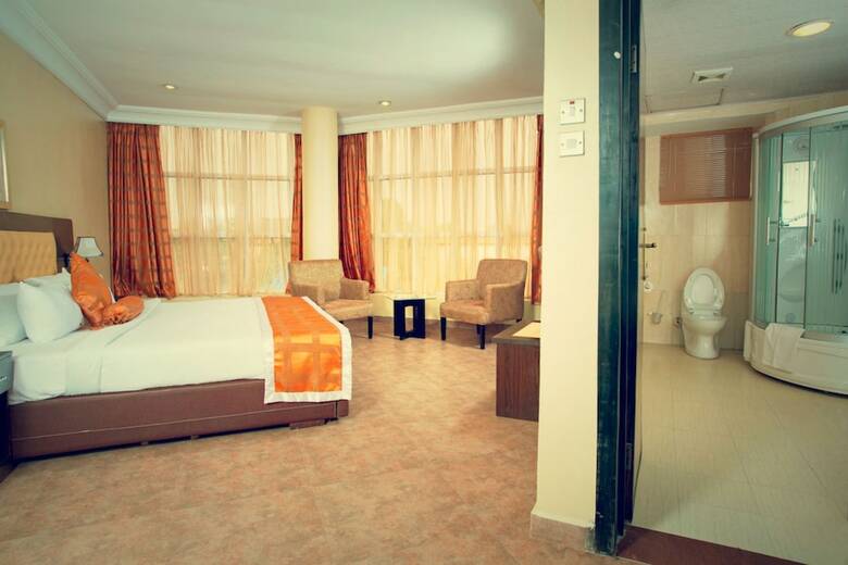 D Palms Airport Hotel