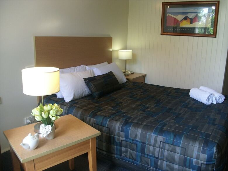 Parkwood Motel And Apartments