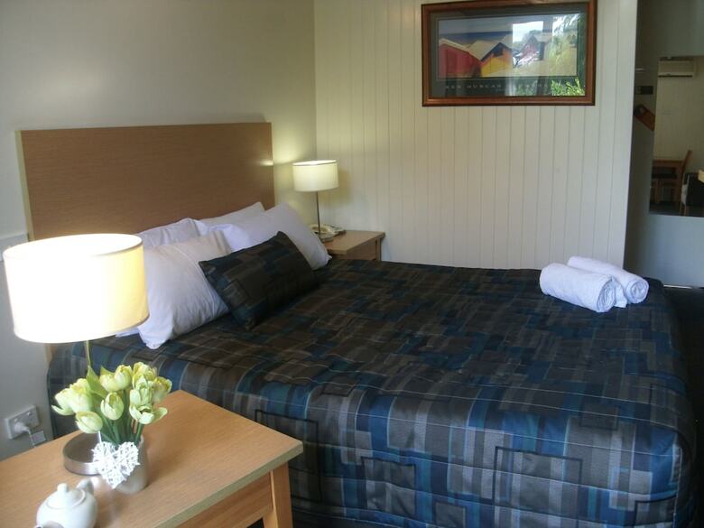 Parkwood Motel And Apartments