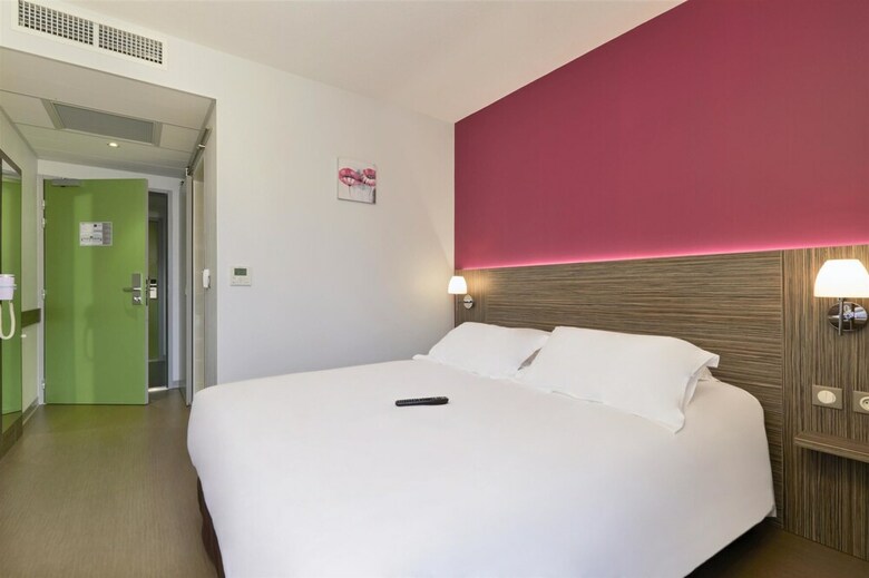 Hotel Kyriad Saint Chely D'apcher - Aire de La Loz�re