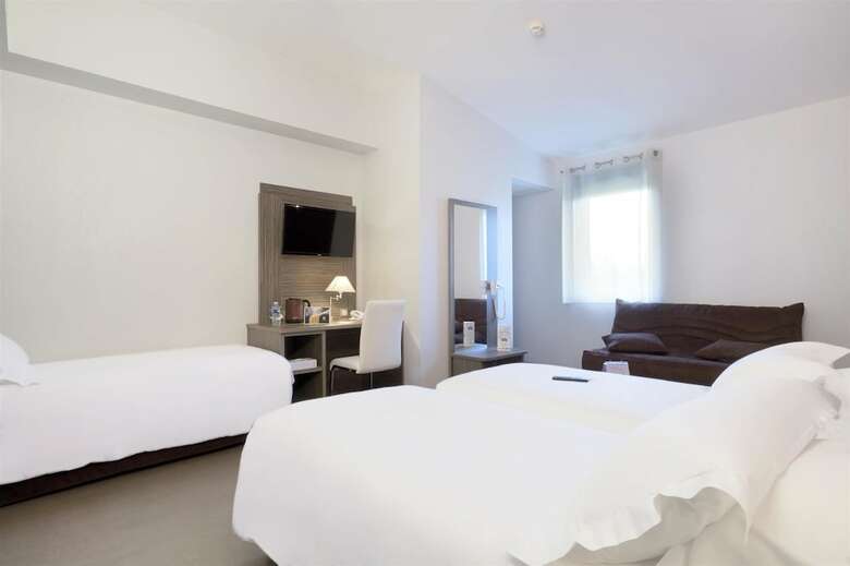 Hotel Kyriad Saint Chely D'apcher - Aire de La Loz�re
