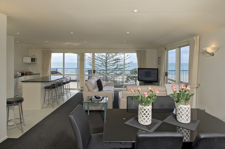 Aparthotel The Pavilions Beachfront Apartments