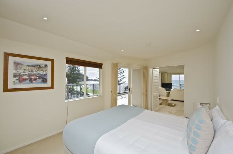 Aparthotel The Pavilions Beachfront Apartments