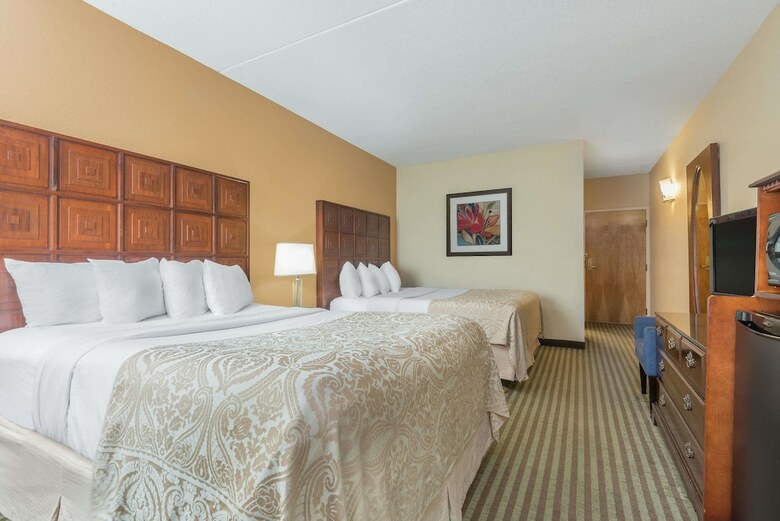 Hotel Ramada By Wyndham Columbus North