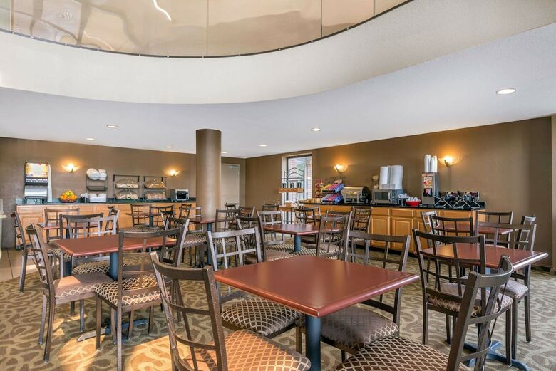 Hotel Ramada By Wyndham Columbus North