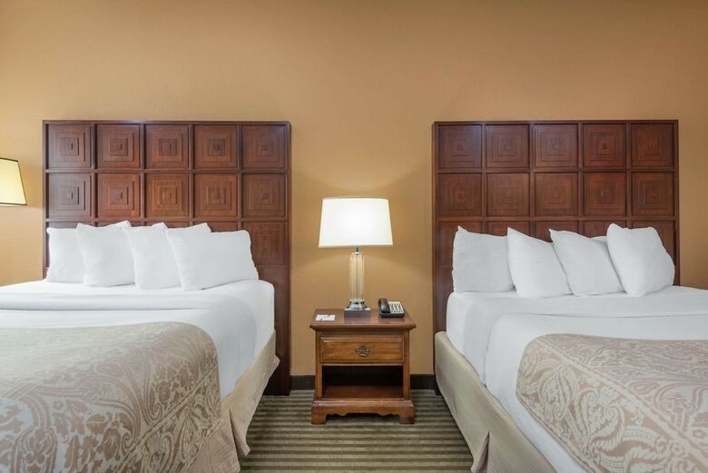 Hotel Ramada By Wyndham Columbus North