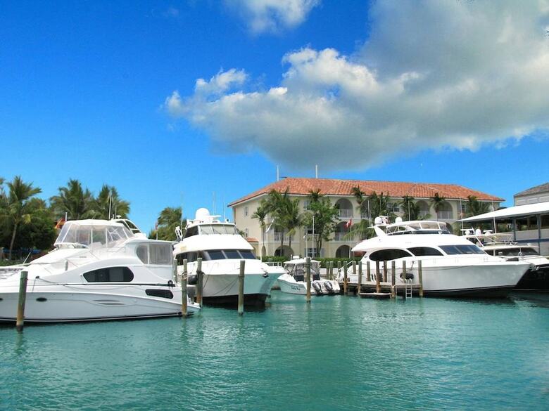 Paradise Harbour Club & Marina