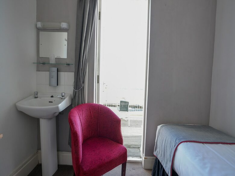 Oyo Shanklin Beach Hotel