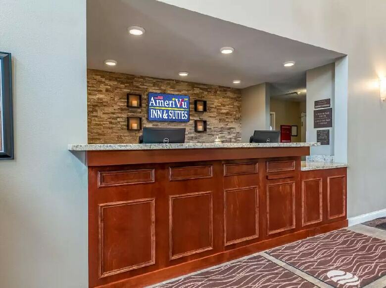 Hotel Comfort Inn & Suites